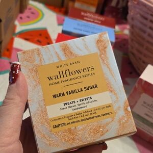 Nwt White Barn Warm Vanilla Sugar Wallflowers Refill - Cream and Gold